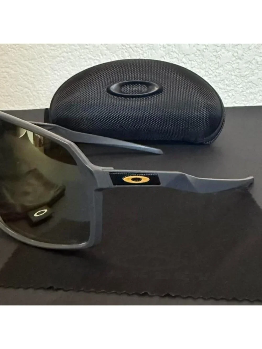 OO9406 Oakley Sutro 24k Gold Lenses - Picture 6 of 8